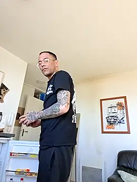 mileflav0r online show from April 2026 07:58:02 AM