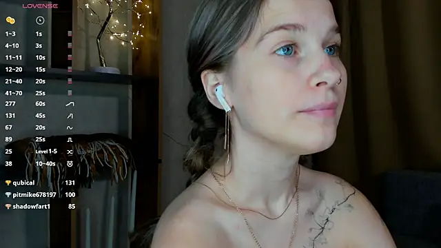 LinaCristonsen online show from December 2024 05:11:02 PM