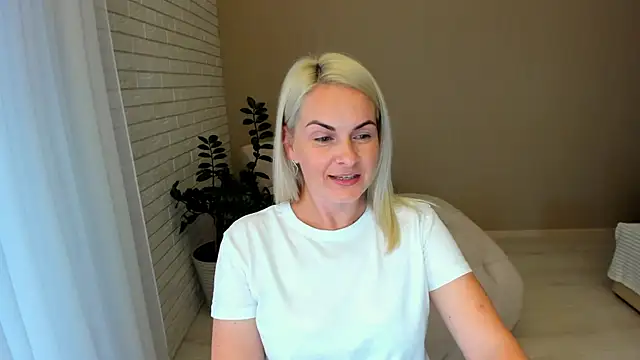 Alicee Gracee online show from September 2025 02:39:02 PM