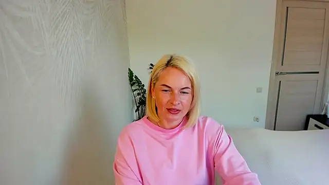 Snapshot of Alicee_Gracee chatting on June 2026 08:28:01 AM Alicee Gracee online show from June 2026 08:28:01 AM