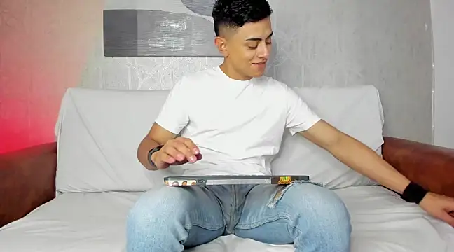 Lucii fer  online show from March 2025 11:28:02 AM