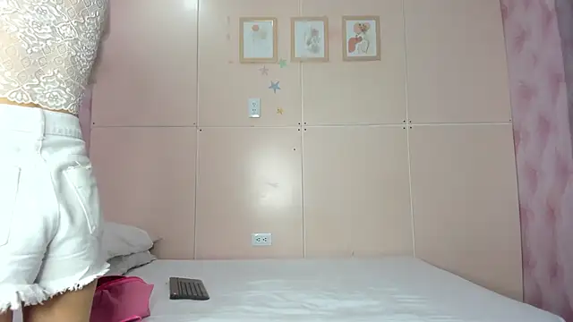 Snapshot of MarieMyller chatting on January 2025 08:43:02 PM MarieMyller online show from January 2025 08:43:02 PM