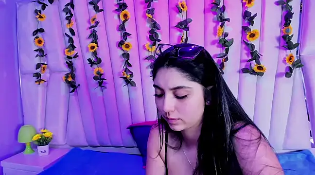 Lucy Anall  online show from February 2025 01:02:01 AM