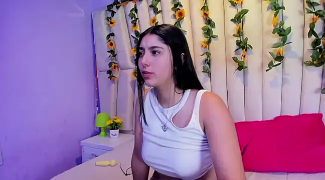 Lucy Anall  online show from February 2025 01:00:01 AM