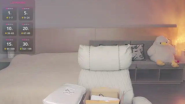 Lucky-baby online show from October 2025 01:11:01 PM