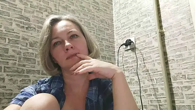 Snapshot of EdithManning chatting on December 2024 02:16:01 PM EdithManning online show from December 2024 02:16:01 PM