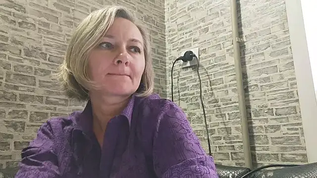 Snapshot of EdithManning chatting on December 2024 08:33:02 AM EdithManning online show from December 2024 08:33:02 AM