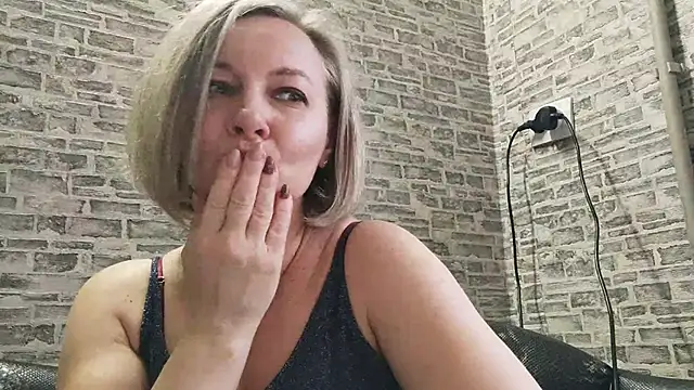 Snapshot of EdithManning chatting on January 2025 12:21:01 PM EdithManning online show from January 2025 12:21:01 PM