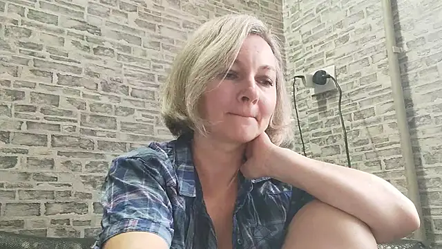 Snapshot of EdithManning chatting on January 2025 10:59:02 AM EdithManning online show from January 2025 10:59:02 AM