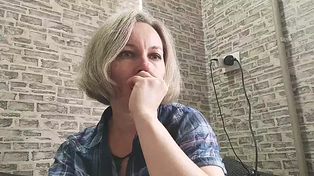 Snapshot of EdithManning chatting on January 2025 09:37:02 AM EdithManning online show from January 2025 09:37:02 AM