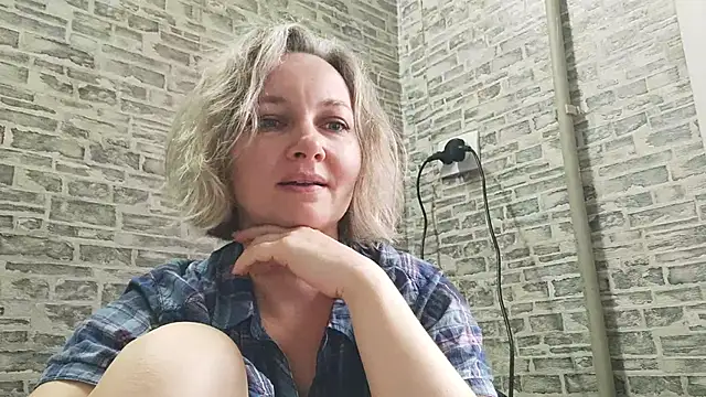 Snapshot of EdithManning chatting on January 2025 07:32:02 AM EdithManning online show from January 2025 07:32:02 AM