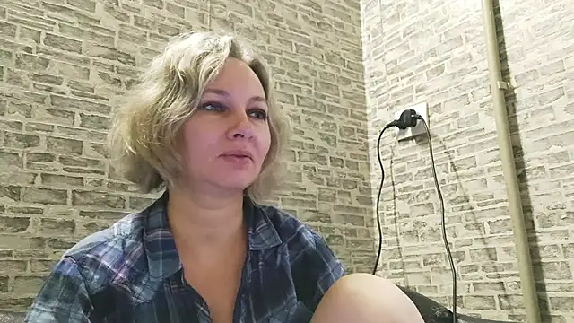 Snapshot of EdithManning chatting on January 2025 06:02:02 AM EdithManning online show from January 2025 06:02:02 AM