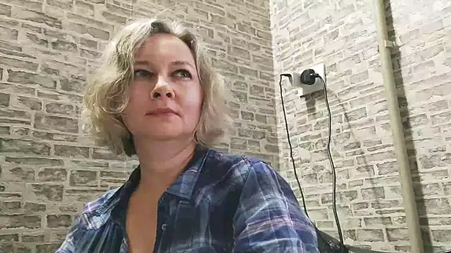 Snapshot of EdithManning chatting on January 2025 12:14:01 PM EdithManning online show from January 2025 12:14:01 PM