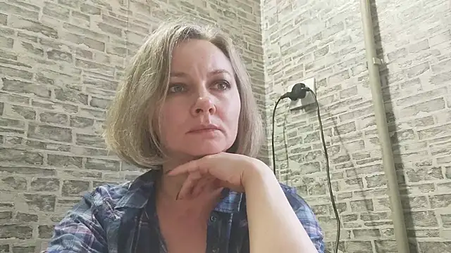 Snapshot of EdithManning chatting on January 2025 01:42:02 PM EdithManning online show from January 2025 01:42:02 PM