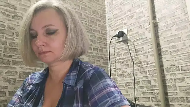 Snapshot of EdithManning chatting on January 2025 06:00:01 AM EdithManning online show from January 2025 06:00:01 AM