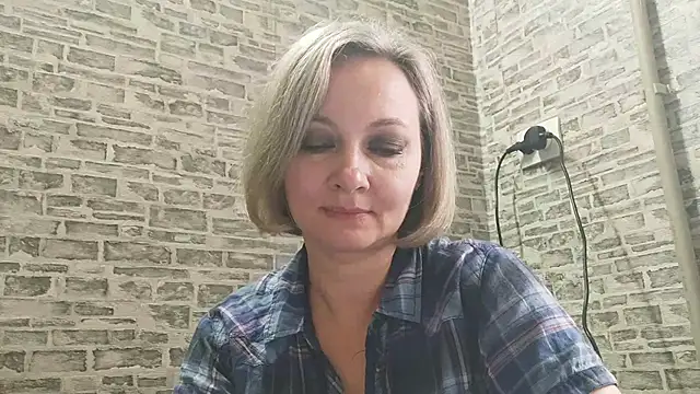 Snapshot of EdithManning chatting on January 2025 06:10:01 AM EdithManning online show from January 2025 06:10:01 AM