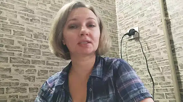 Snapshot of EdithManning chatting on January 2025 08:55:01 AM EdithManning online show from January 2025 08:55:01 AM