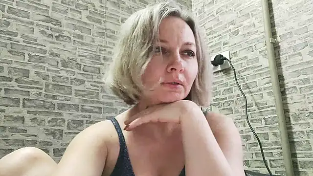 Snapshot of EdithManning chatting on January 2025 07:43:01 AM EdithManning online show from January 2025 07:43:01 AM