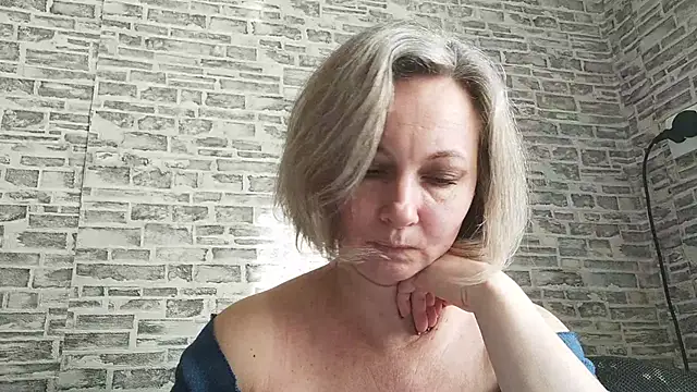 Snapshot of EdithManning chatting on February 2025 09:24:02 AM EdithManning online show from February 2025 09:24:02 AM