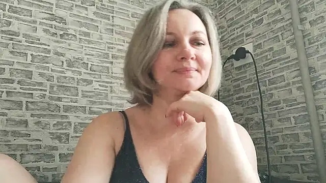 Snapshot of EdithManning chatting on February 2025 06:07:01 AM EdithManning online show from February 2025 06:07:01 AM