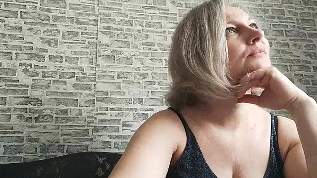 Snapshot of EdithManning chatting on March 2025 09:22:01 AM EdithManning online show from March 2025 09:22:01 AM
