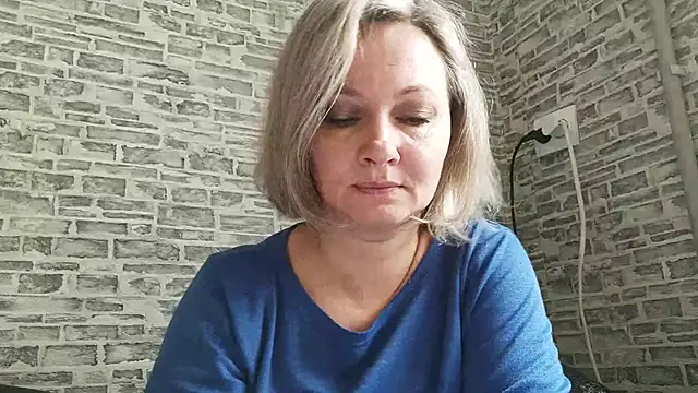 Snapshot of EdithManning chatting on March 2025 06:19:02 AM EdithManning online show from March 2025 06:19:02 AM