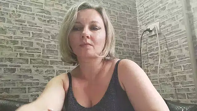Snapshot of EdithManning chatting on March 2025 12:07:02 PM EdithManning online show from March 2025 12:07:02 PM