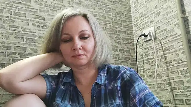 Snapshot of EdithManning chatting on March 2025 12:34:01 PM EdithManning online show from March 2025 12:34:01 PM