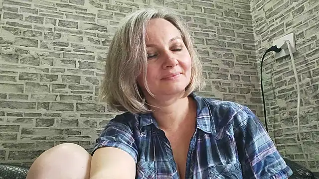 Snapshot of EdithManning chatting on March 2025 11:12:02 AM EdithManning online show from March 2025 11:12:02 AM