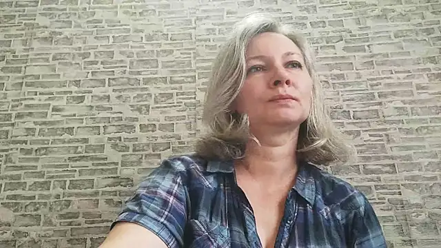 Snapshot of EdithManning chatting on September 2025 05:18:01 AM EdithManning online show from September 2025 05:18:01 AM