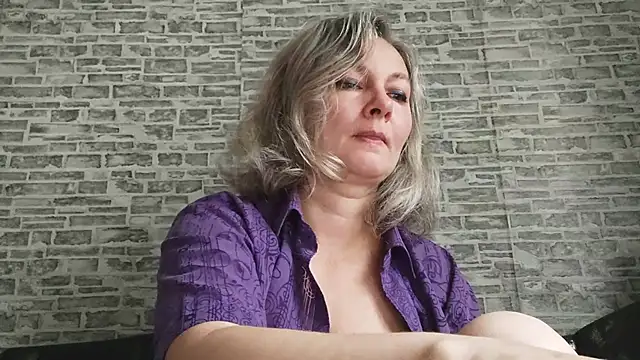 EdithManning online show from September 2025 05:01:02 AM