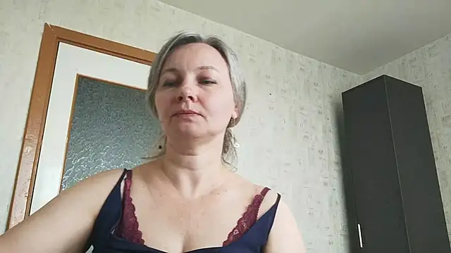 Snapshot of EdithManning chatting on June 2026 06:32:02 AM EdithManning online show from June 2026 06:32:02 AM