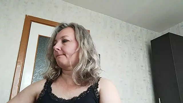 Snapshot of EdithManning chatting on July 2026 05:55:02 AM EdithManning online show from July 2026 05:55:02 AM