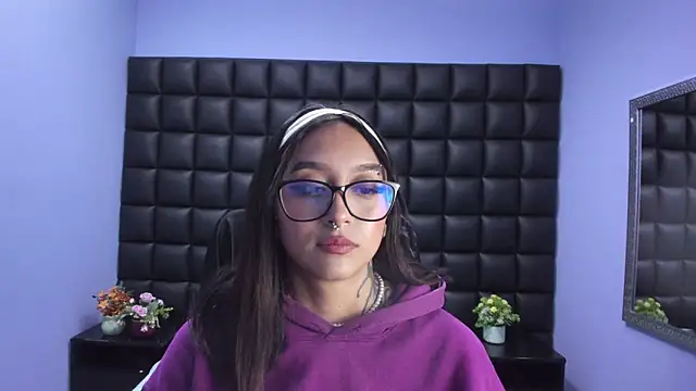 Miaa Thopmson online show from December 2025 01:56:02 AM