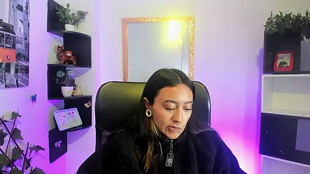 Miaa Thopmson online show from January 2026 01:07:02 AM