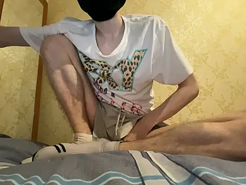 Snapshot of HappyCake chatting on December 2024 06:53:02 PM HappyCake online show from December 2024 06:53:02 PM