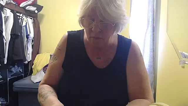 canadiancougar1965 online show from February 2026 04:03:02 PM