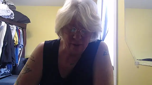 canadiancougar1965 online show from March 2026 03:37:02 PM