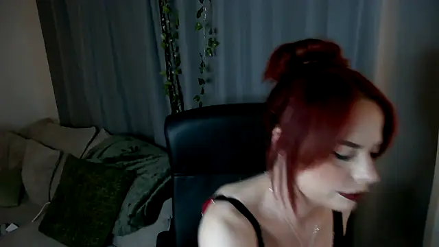 livelovelanaUk online show from November 2025 08:20:02 PM