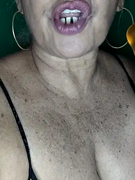 Kasandra Ho online show from November 2025 07:14:01 PM