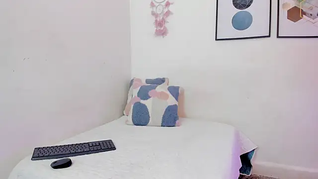 Abriil7 online show from October 2025 03:39:02 AM