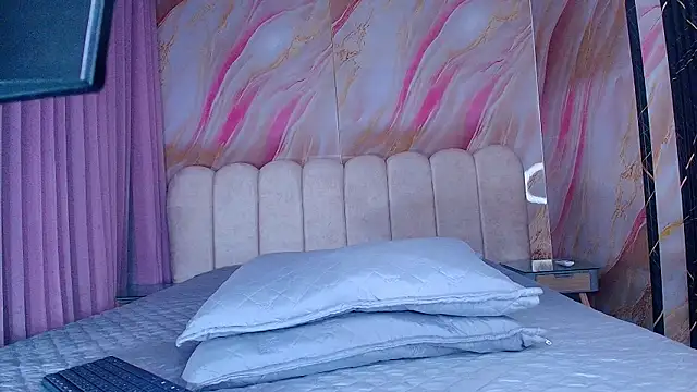 mia stanfort online show from April 2026 07:15:02 PM