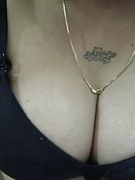 Neha8923 online show from April 2026 04:55:02 PM