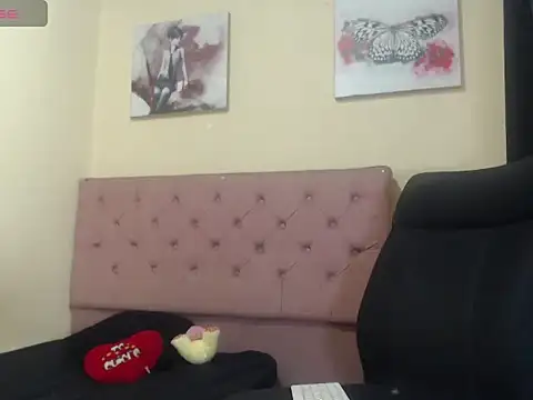 Angiee Ts online show from September 2025 12:28:01 PM