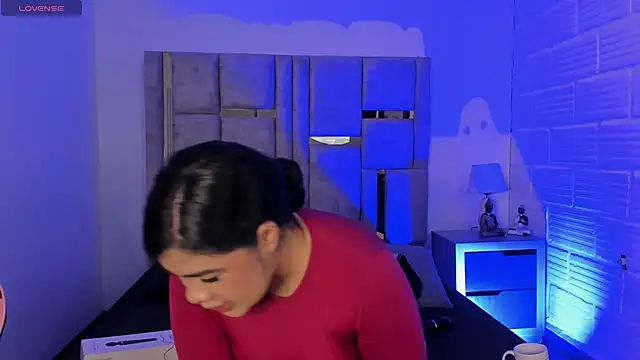 Snapshot of EmmaBecket2 chatting on October 2025 12:14:02 PM EmmaBecket2 online show from October 2025 12:14:02 PM