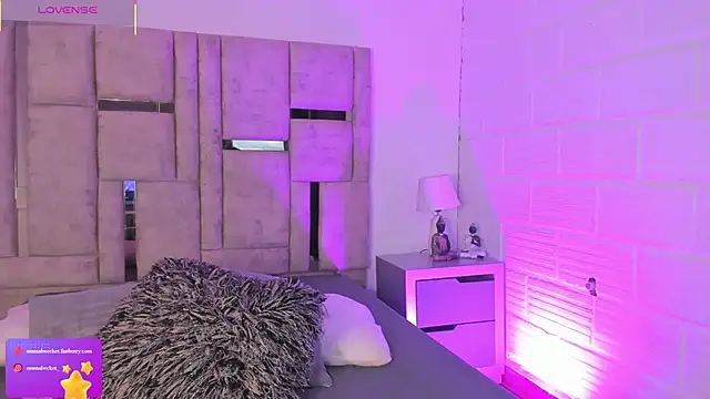 Snapshot of EmmaBecket2 chatting on October 2025 01:10:01 PM EmmaBecket2 online show from October 2025 01:10:01 PM