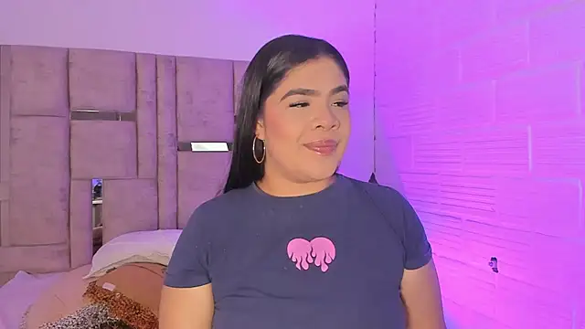 Snapshot of EmmaBecket2 chatting on October 2025 04:46:02 AM EmmaBecket2 online show from October 2025 04:46:02 AM