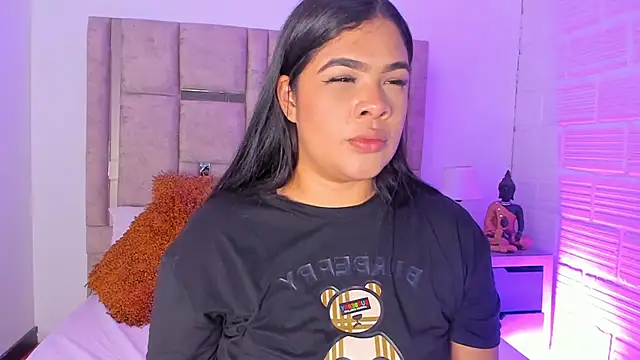 Snapshot of EmmaBecket2 chatting on October 2025 03:34:01 AM EmmaBecket2 online show from October 2025 03:34:01 AM