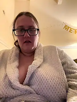 Snapshot of Foxy_Evie40XO chatting on December 2024 11:02:01 PM Foxy Evie40XO online show from December 2024 11:02:01 PM