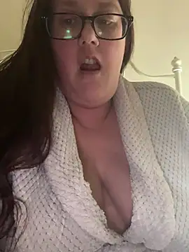 Snapshot of Foxy_Evie40XO chatting on December 2024 06:58:02 PM Foxy Evie40XO online show from December 2024 06:58:02 PM